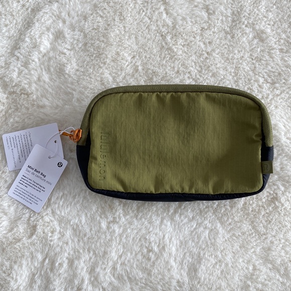 ❤️ Lululemon Mini Belt Bag Bronze Green/Black NWT - Picture 3 of 9